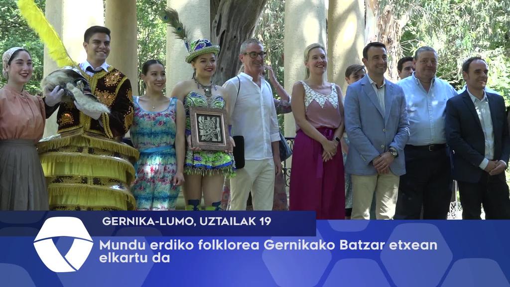 Mundu Erdiko folklorea Gernikako Batzar Etxean elkartu da