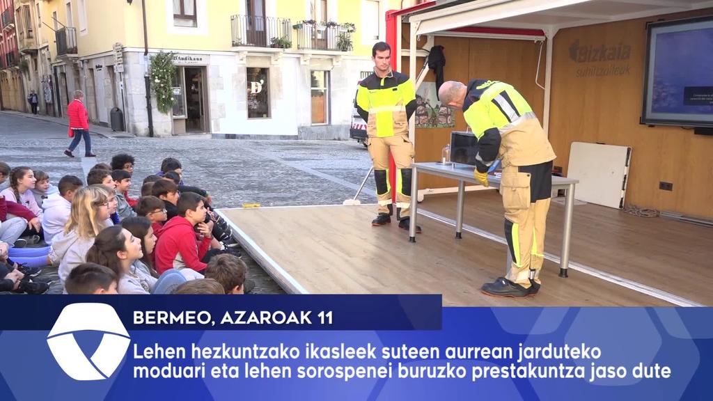 Lehen hezkuntzako ikasleek suteen aurrean jarduteko moduari eta lehen sorospenei buruzko prestakuntza jaso dute