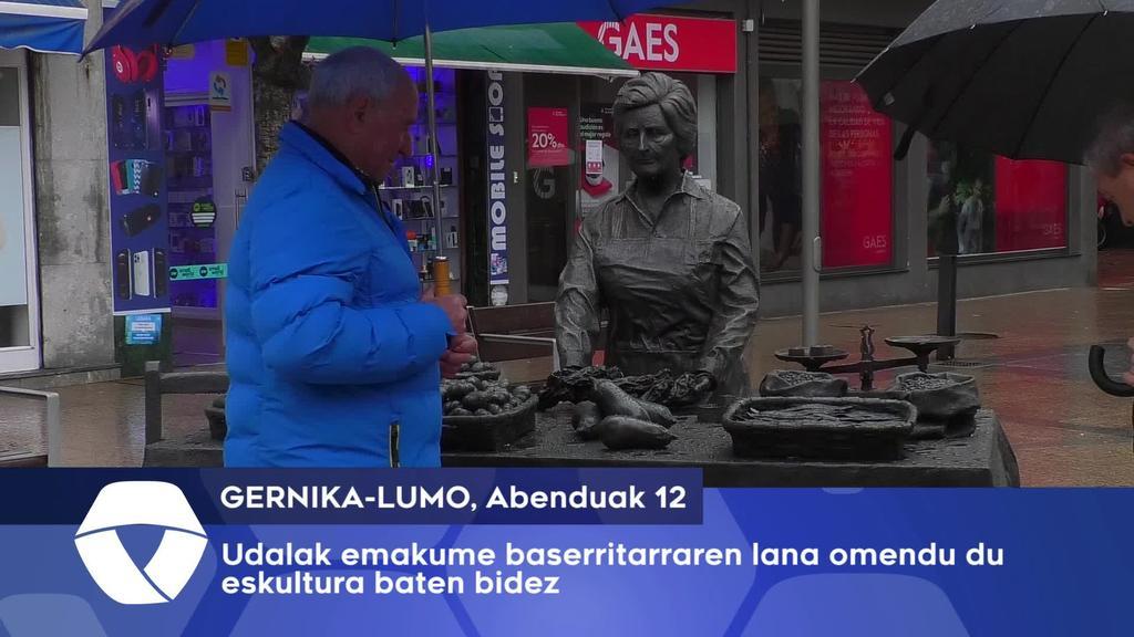 Gernika-Lumoko Udalak emakume baserritarraren lana omendu du eskultura baten bidez