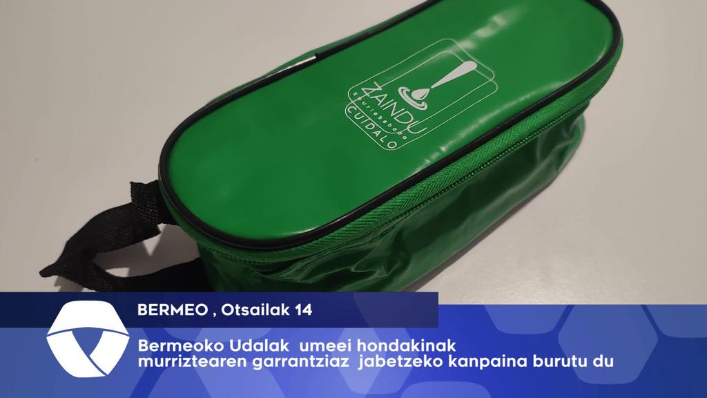 Hondakinak murriztu nahi ditu Bermeoko Udalak ogitartekoa eramateko poltsekin
