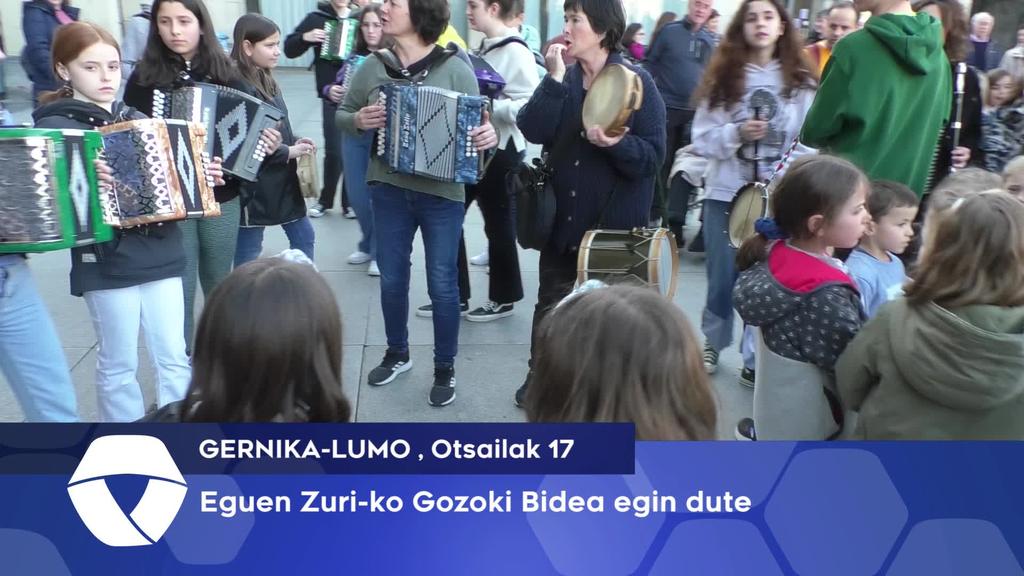 Eguen Zuriko Gozoki Bidea egin dute