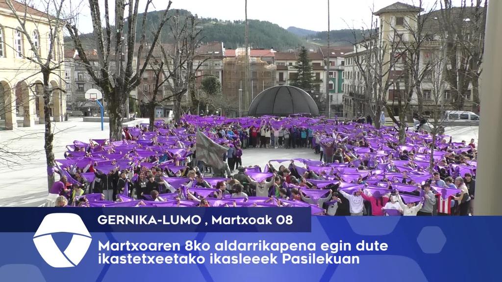 Martxoaren 8ko aldarrikapena egin dute ikasleek Pasilekuan