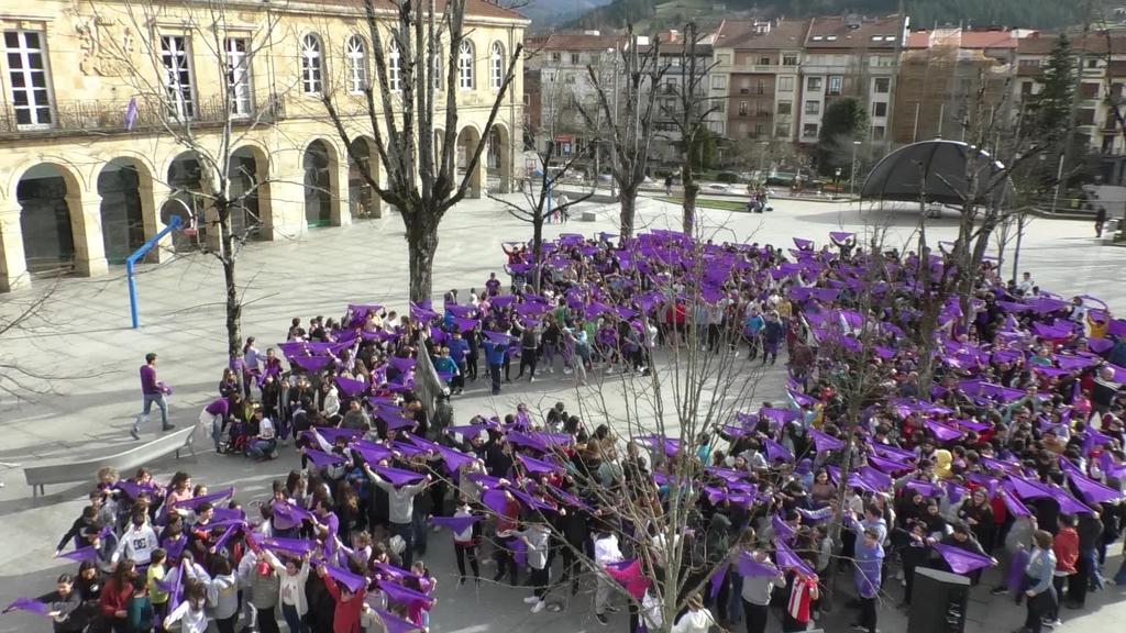 Gernika-Lumoko ikastetxeak Martxoaren 8arekin bat egin dute