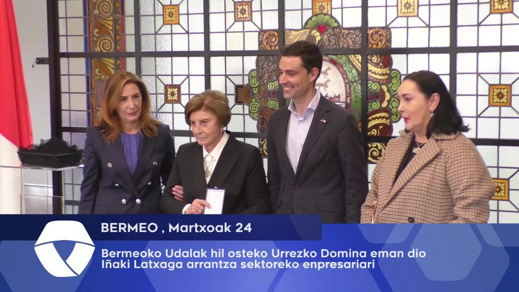 Hil osteko domina emate ekitaldia burutu du Bermeoko Udalak Iñaki Latxaga omentzeko