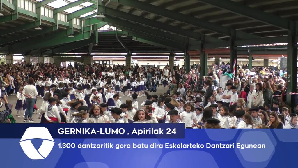 1300 dantzaritik gora batu dira Gernika-lumoko  Eskolarteko Dantzari Egunean