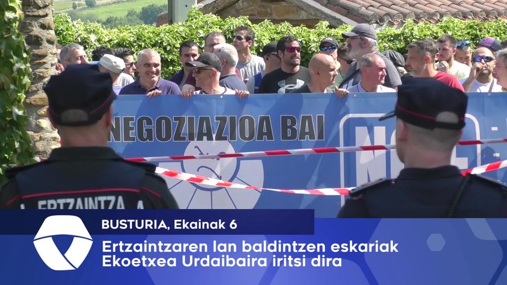 Ertzaintzaren lan baldintzen hobekuntza  eskariak Ekoetxea Urdaibaira ere iritsi dira
