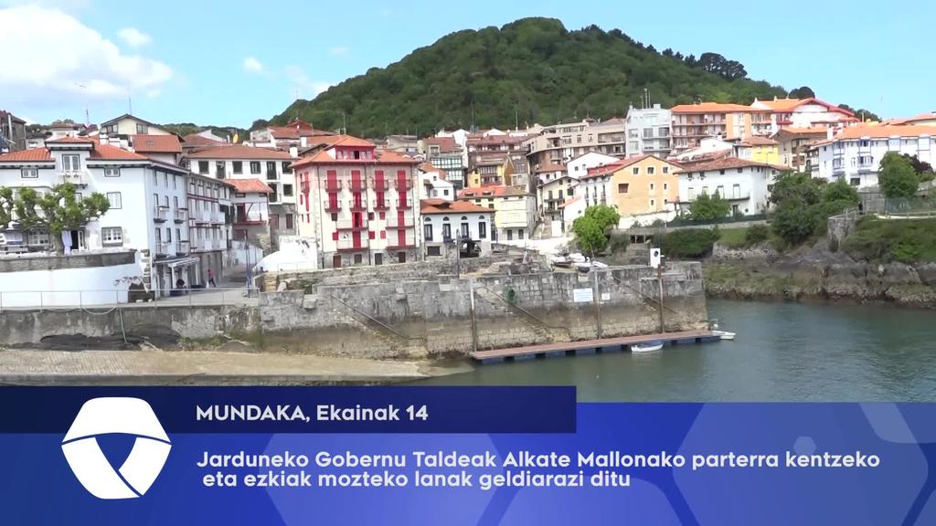 Jarduneko Gobernu Taldeak Alkate Mallonako parterra kentzeko eta ezkiak mozteko lanak geldiarazi ditu, talde anonimoen presioen ondorioz