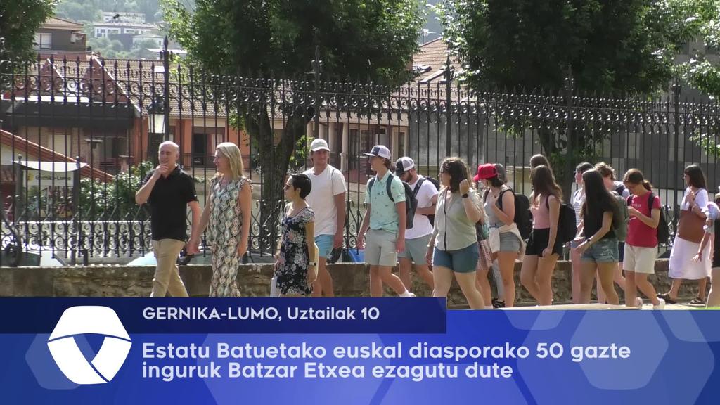 Estatu Batuetako euskal diasporako 50 bat gaztek Batzar Etxea ezagutu dute