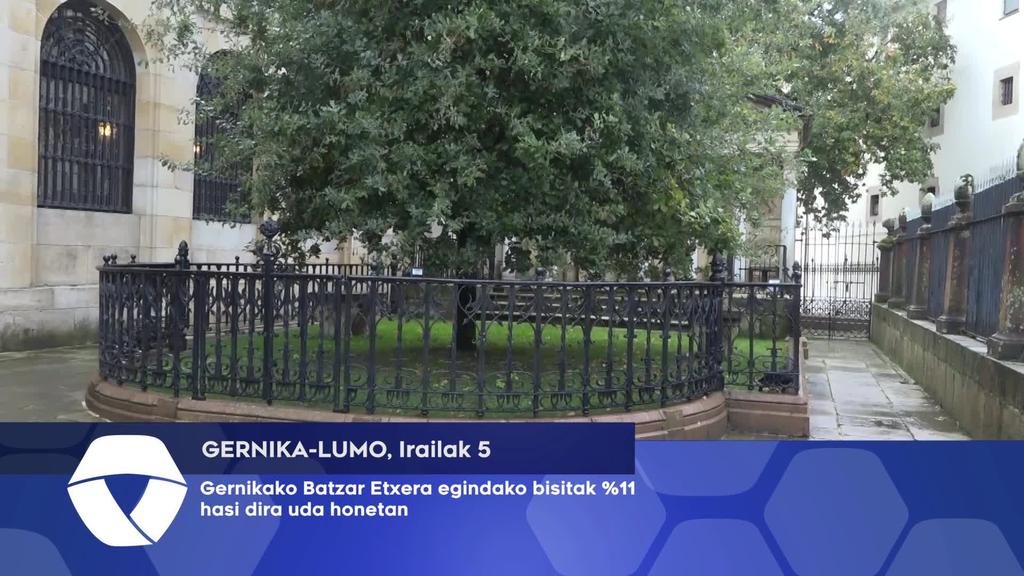 Gernikako Batzar Etxera egindako bisitak  %11 hasi dira uda honetan