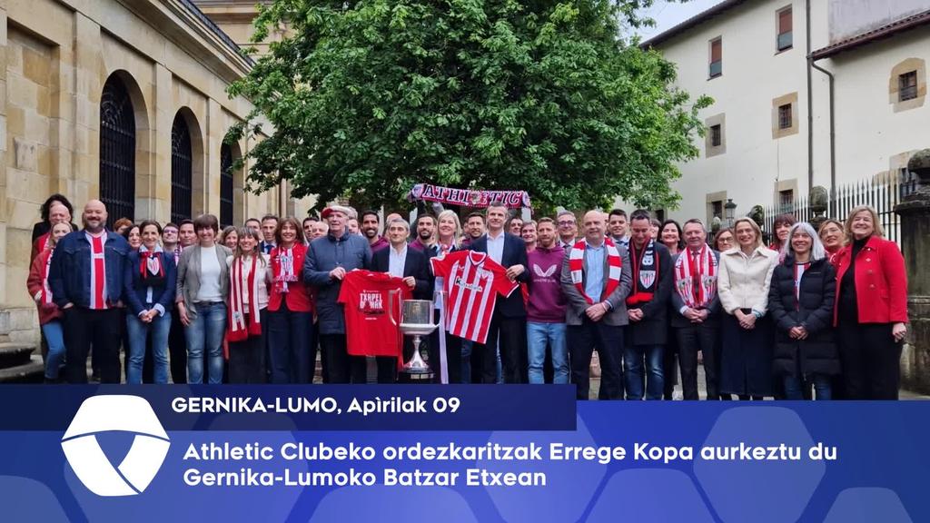 Athletic Clubeko ordezkaritzak Errege Kopa aurkeztu du Gernika-Lumoko Batzar Etxean