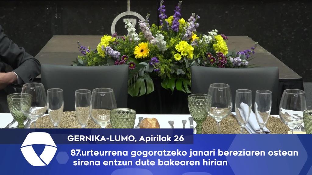 87.urteurrena gogoratzeko janari bereziaren ostean, sirena entzun da herrian