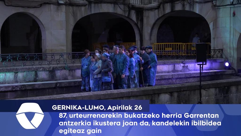 87.urteurrenarekin bukatzeko herria Gernika Garretan antzerkia ikustera joan da