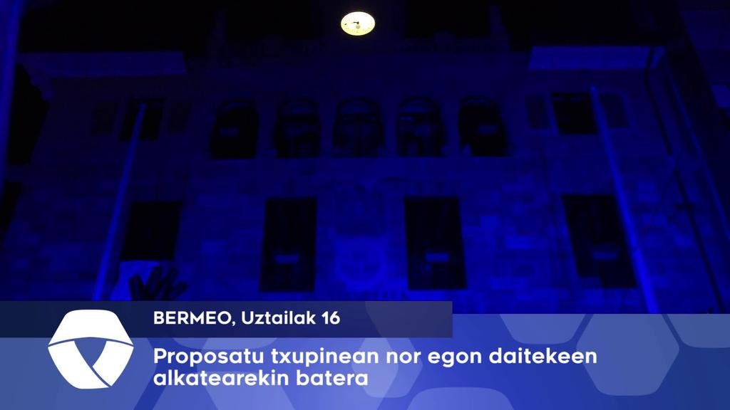 Aukeratu txupinean balkoian nor egon daitekeen alkatearekin batera pregoia ematen