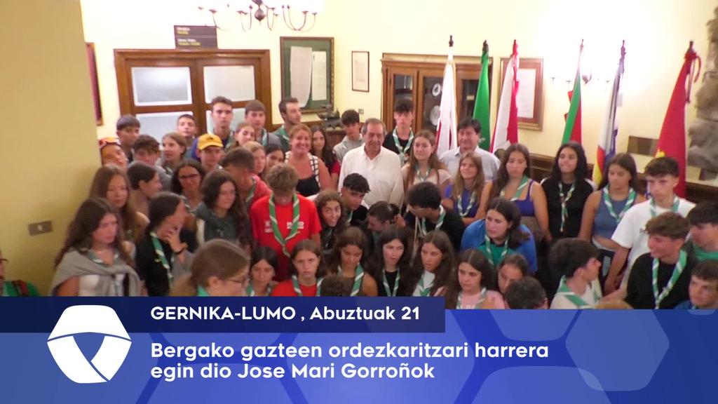 Bergako ordezkaritzari harrera egin dio Jose Mari Gorroño alkateak