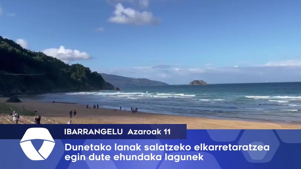 Lagako hondartzako dunetako lanak salatzeko elkarretaratzea jendetsua egin dute