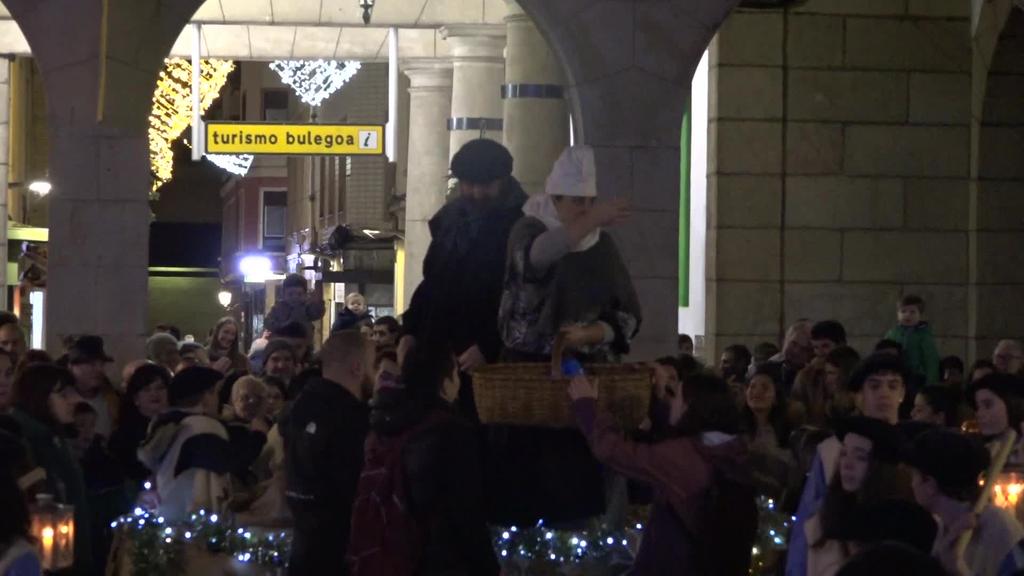 Olentzero eta Mari Domingi Gernika-Lumora iritsi dira