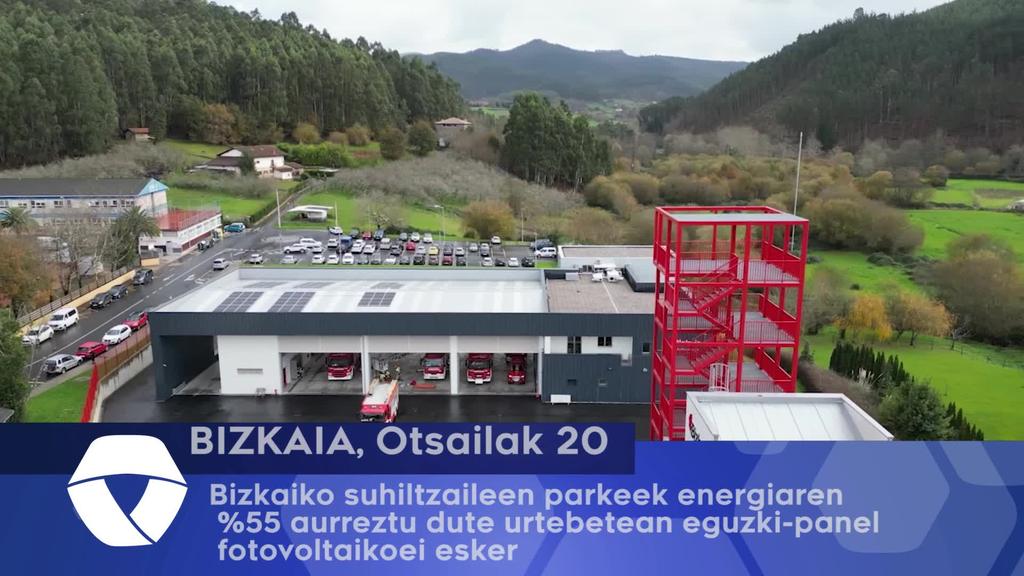 Bizkaiko suhiltzaileen parkeek energiaren %55 aurreztu dute urtebetean eguzki-panel fotovoltaikoei esker