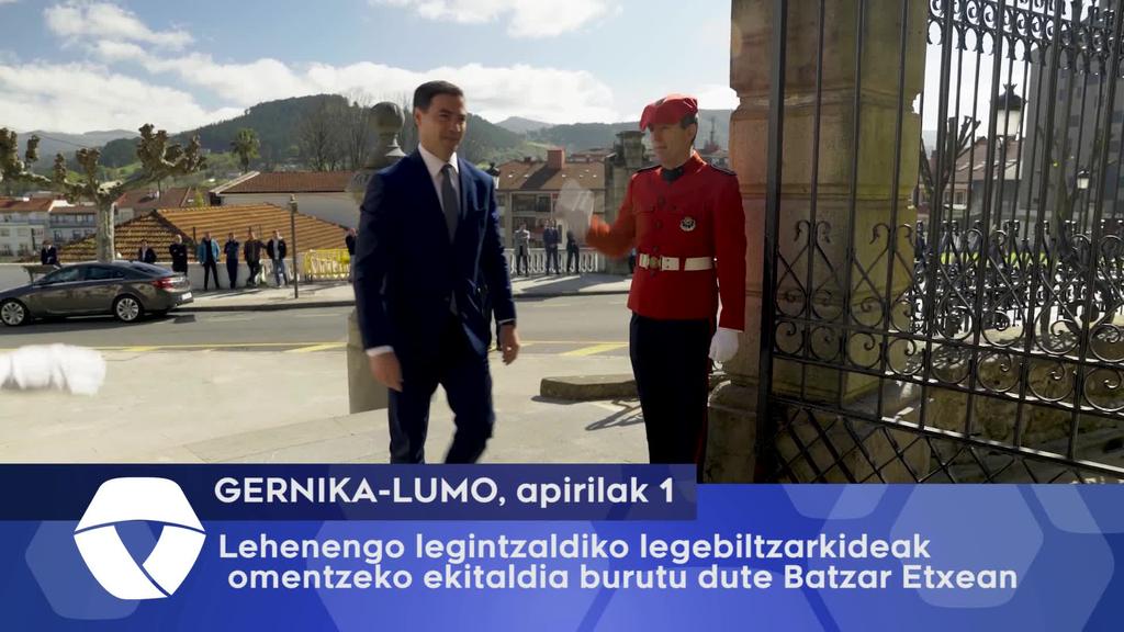Lehenengo legintzaldiko legebiltzarkideak omentzeko ekitaldia burutu dute Batzar Etxean