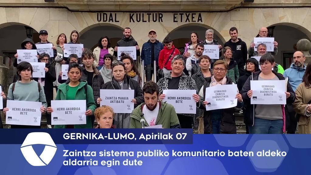 Zaintza publiko komunitario baten aldeko agerraldia egin dute