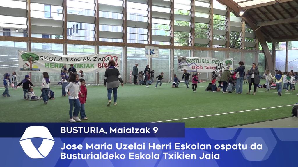 Busturiko Jose Maria Uzelai Herri Eskolan ospatu da Busturialdeko Eskola Txikien Jaia
