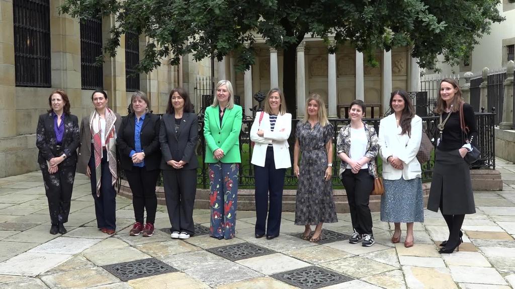 Women In A Legal World elkarteak Gernikako Batzarretxea bisitatu du