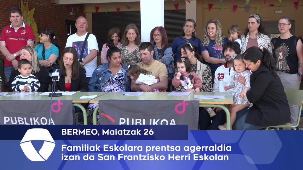 Familiak Eskolara prentsa agerraldia izan da Bermeoko  San Frantzisko Herri Eskolan