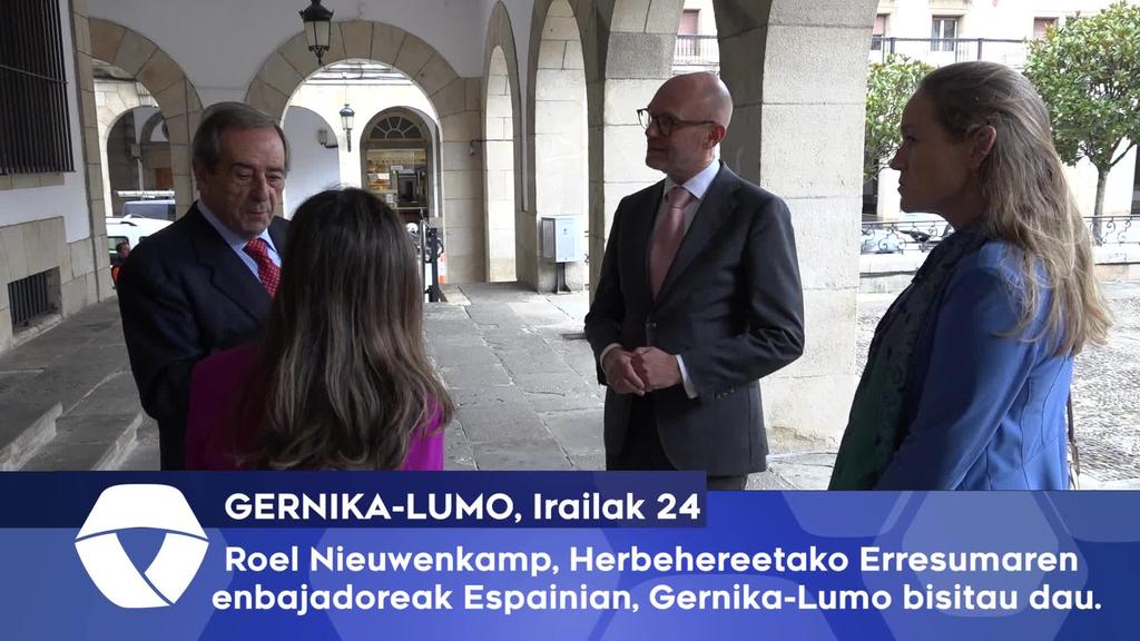 Roel Nieuwenkamp, Herbehereetako Erresumaren  enbajadoreak Espainian, Gernika-Lumo bisitau dau.