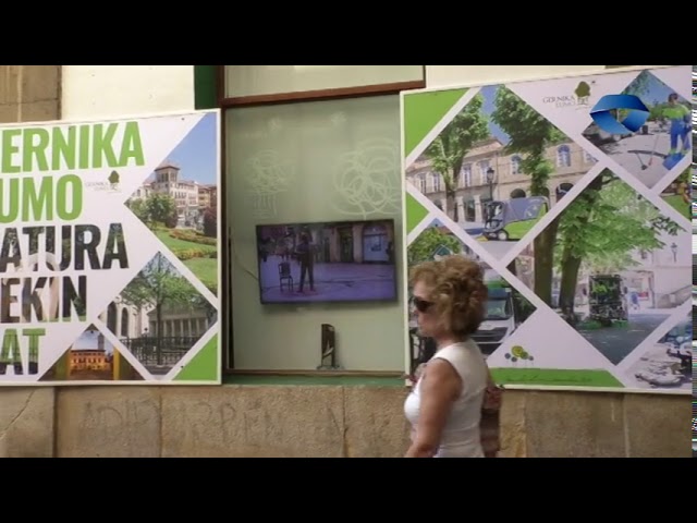 Platinozko erratza erakusgai dago Turismo Bulegoan