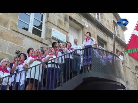 Gernika Lumotarrak jaietan murgilduta