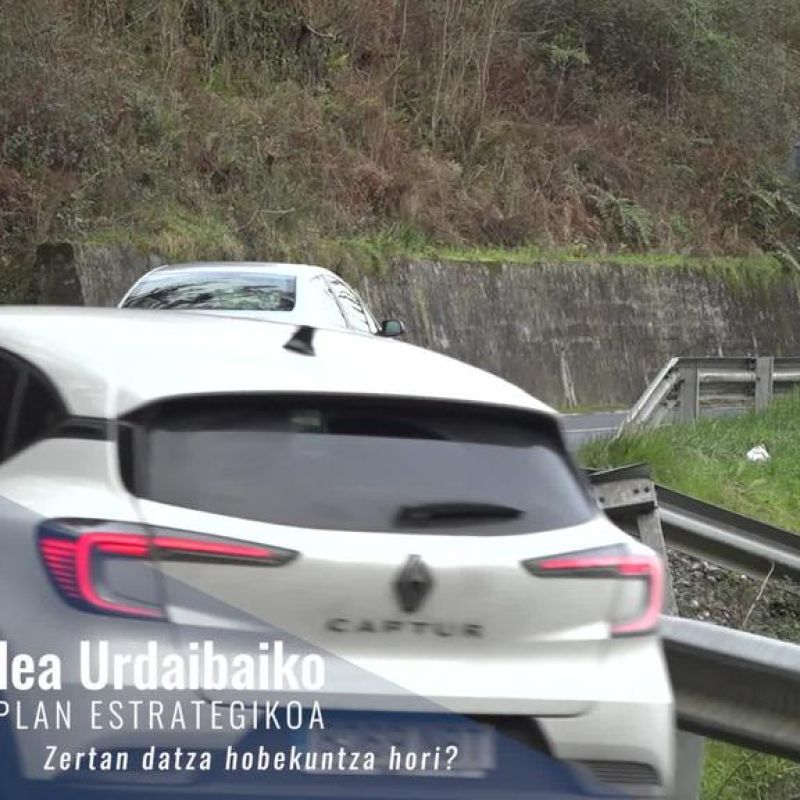 Gernika-Lumoko udal futbol zelaia barritzeko lanak hasi dira.