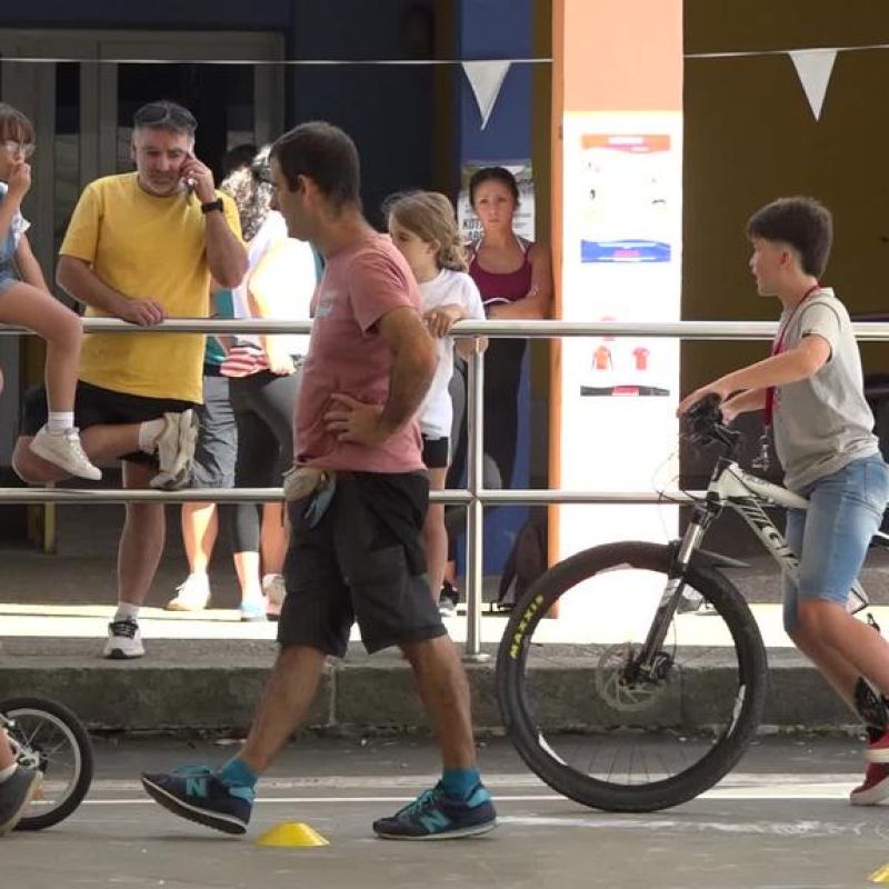 Gernika-Lumoko udal futbol zelaia barritzeko lanak hasi dira.