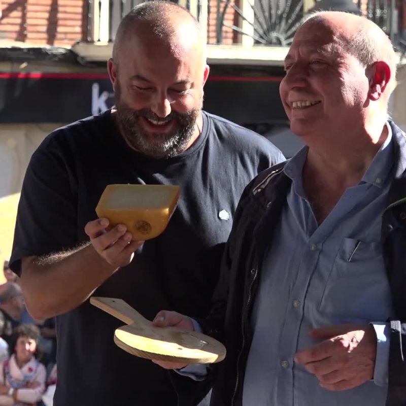 Gernika-Lumoko udal futbol zelaia barritzeko lanak hasi dira.
